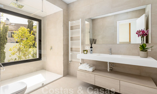 Villa contemporánea con estilo mediterráneo en venta, Marbella - Estepona Este 33707 