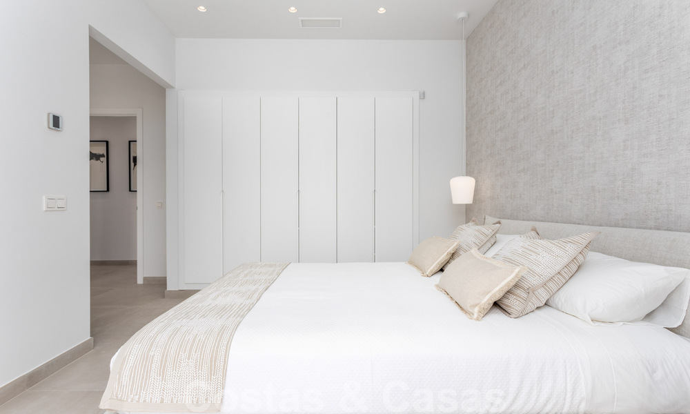 Villa contemporánea con estilo mediterráneo en venta, Marbella - Estepona Este 33709