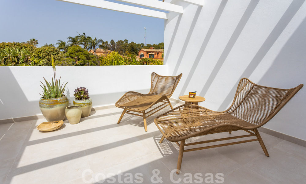 Villa contemporánea con estilo mediterráneo en venta, Marbella - Estepona Este 33720