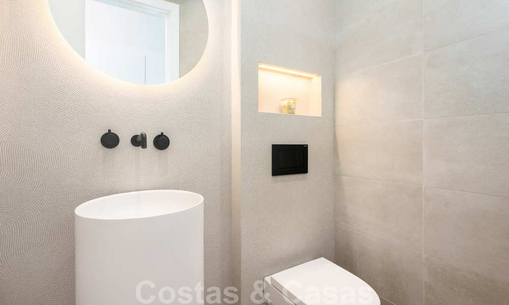 Villa contemporánea con estilo mediterráneo en venta, Marbella - Estepona Este 33723