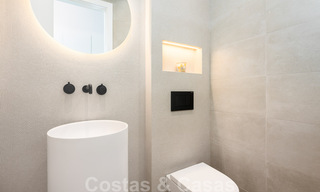 Villa contemporánea con estilo mediterráneo en venta, Marbella - Estepona Este 33723 