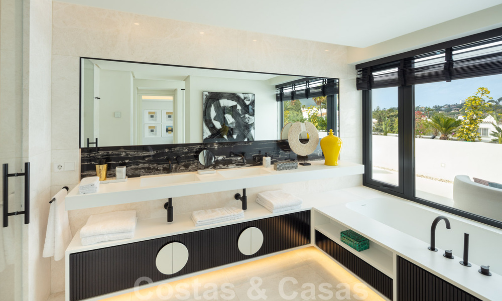 Villa moderno de diseño listo para entrar a vivir en venta en Nueva Andalucía - Marbella, a tiro de piedra de sus necesidades 34002