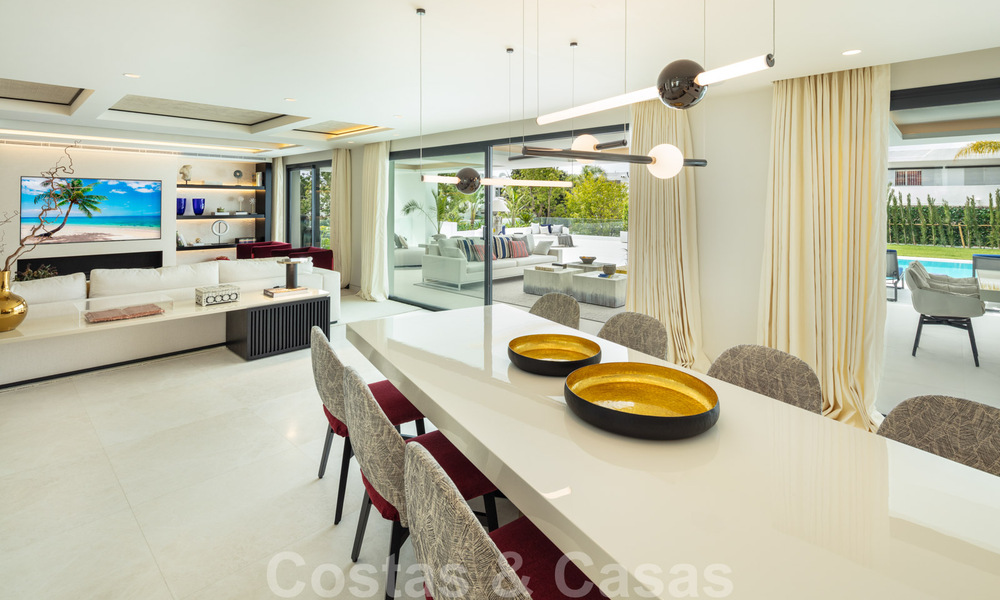 Villa moderno de diseño listo para entrar a vivir en venta en Nueva Andalucía - Marbella, a tiro de piedra de sus necesidades 34012