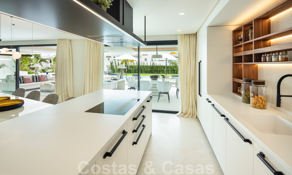 Villa moderno de diseño listo para entrar a vivir en venta en Nueva Andalucía - Marbella, a tiro de piedra de sus necesidades 34013