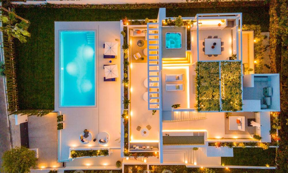 Villa moderno de diseño listo para entrar a vivir en venta en Nueva Andalucía - Marbella, a tiro de piedra de sus necesidades 34022