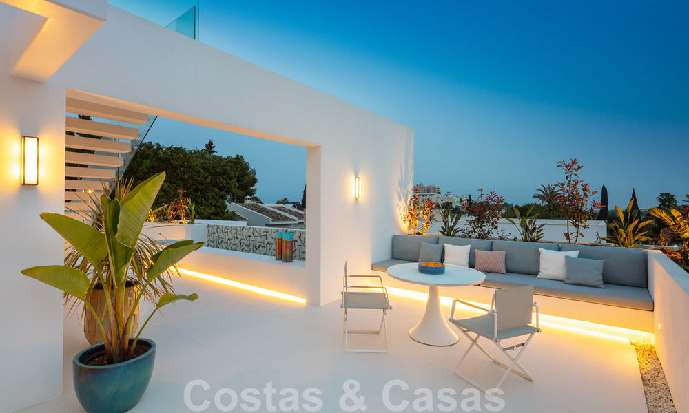 Villa moderno de diseño listo para entrar a vivir en venta en Nueva Andalucía - Marbella, a tiro de piedra de sus necesidades 34027