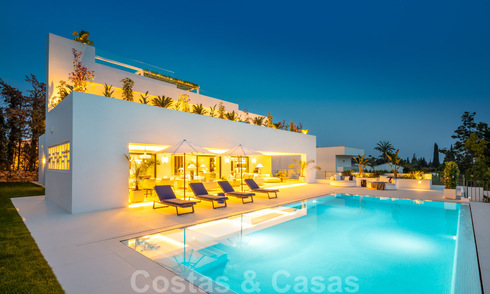 Villa moderno de diseño listo para entrar a vivir en venta en Nueva Andalucía - Marbella, a tiro de piedra de sus necesidades 34029