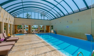 Espectacular ático con piscina privada y vistas panorámicas al mar en una urbanización de lujo en primera línea de playa en venta, Nueva Milla de Oro, Marbella - Estepona 34062 