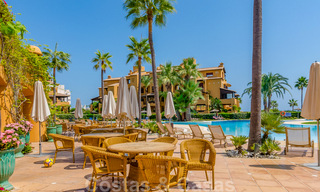 Espectacular ático con piscina privada y vistas panorámicas al mar en una urbanización de lujo en primera línea de playa en venta, Nueva Milla de Oro, Marbella - Estepona 34069 