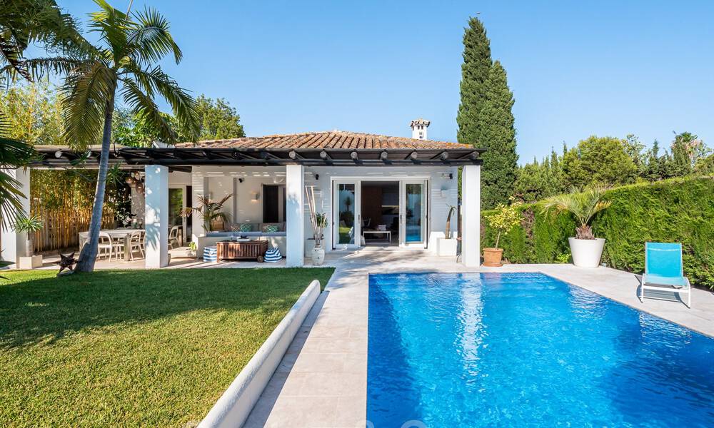 Villa moderna renovada en venta en una tranquila zona residencial cerca del golf y la playa - Guadalmina - San Pedro, Marbella 34140