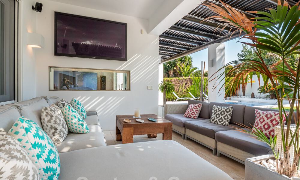 Villa moderna renovada en venta en una tranquila zona residencial cerca del golf y la playa - Guadalmina - San Pedro, Marbella 34142