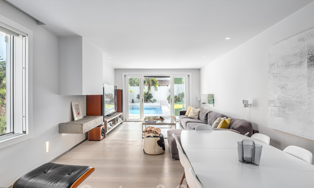 Villa moderna renovada en venta en una tranquila zona residencial cerca del golf y la playa - Guadalmina - San Pedro, Marbella 34148