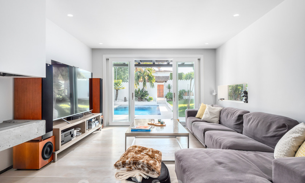 Villa moderna renovada en venta en una tranquila zona residencial cerca del golf y la playa - Guadalmina - San Pedro, Marbella 34153