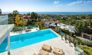 Villa moderno y de diseño mediterráneo en venta con vistas panorámicas al mar en La Cascada de Camojan, Milla de Oro, Marbella 34296 