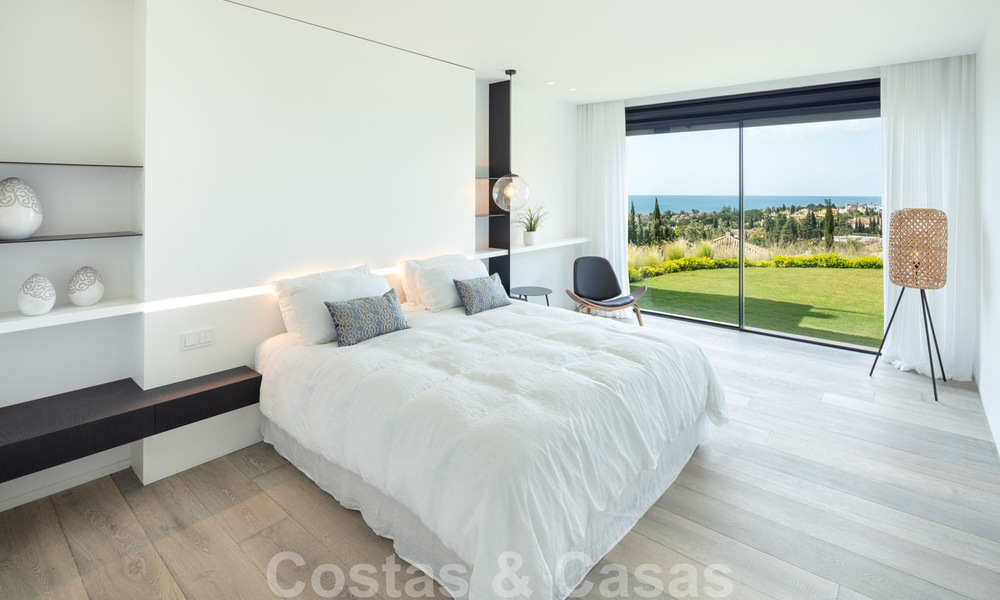 Villa moderno y de diseño mediterráneo en venta con vistas panorámicas al mar en La Cascada de Camojan, Milla de Oro, Marbella 34299