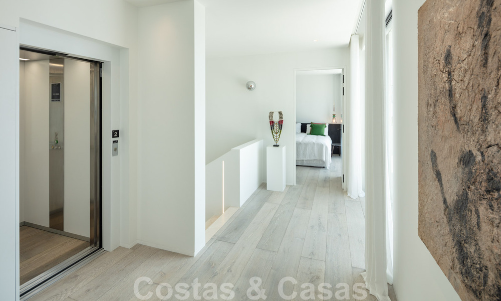Villa moderno y de diseño mediterráneo en venta con vistas panorámicas al mar en La Cascada de Camojan, Milla de Oro, Marbella 34302
