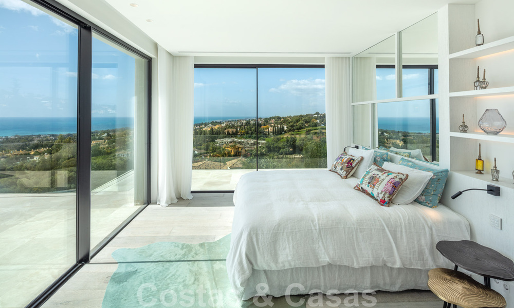Villa moderno y de diseño mediterráneo en venta con vistas panorámicas al mar en La Cascada de Camojan, Milla de Oro, Marbella 34303
