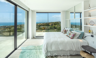 Villa moderno y de diseño mediterráneo en venta con vistas panorámicas al mar en La Cascada de Camojan, Milla de Oro, Marbella 34303 