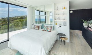 Villa moderno y de diseño mediterráneo en venta con vistas panorámicas al mar en La Cascada de Camojan, Milla de Oro, Marbella 34304 