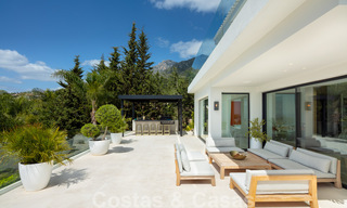 Villa moderno y de diseño mediterráneo en venta con vistas panorámicas al mar en La Cascada de Camojan, Milla de Oro, Marbella 34308 