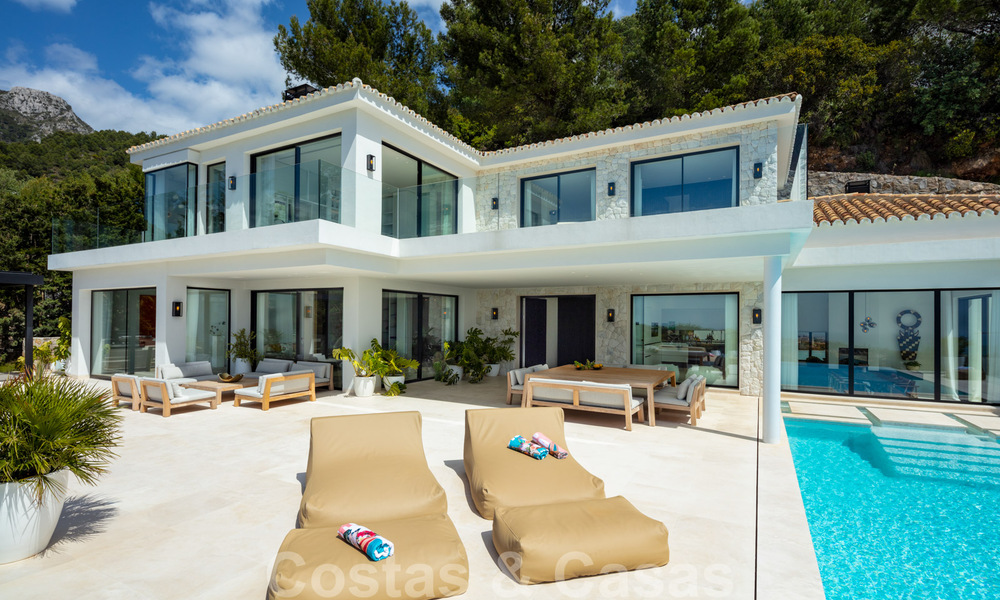 Villa moderno y de diseño mediterráneo en venta con vistas panorámicas al mar en La Cascada de Camojan, Milla de Oro, Marbella 34309