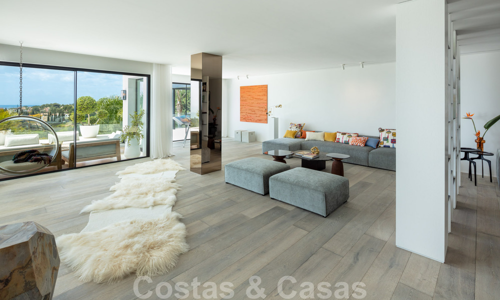 Villa moderno y de diseño mediterráneo en venta con vistas panorámicas al mar en La Cascada de Camojan, Milla de Oro, Marbella 34311