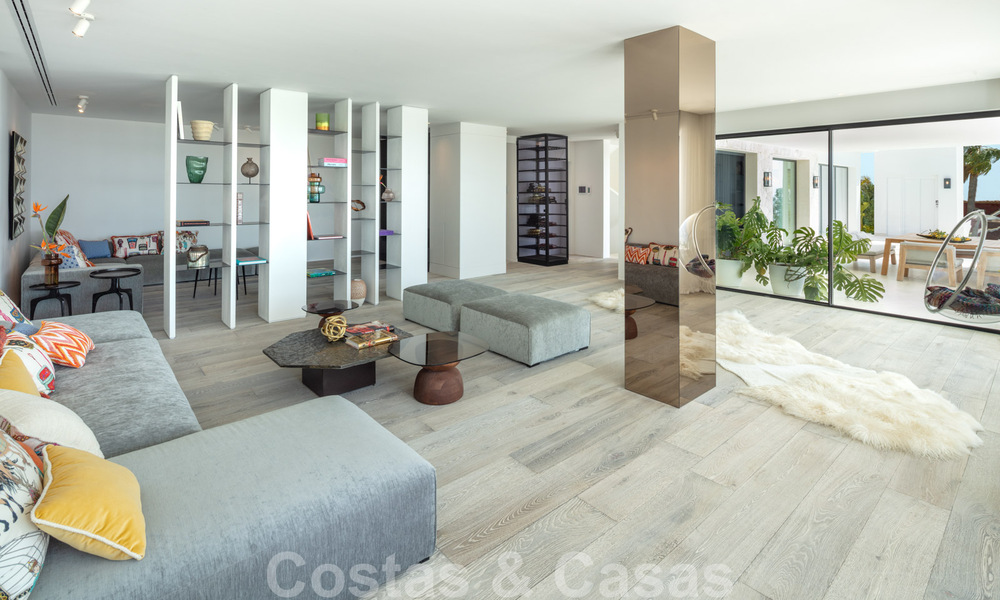 Villa moderno y de diseño mediterráneo en venta con vistas panorámicas al mar en La Cascada de Camojan, Milla de Oro, Marbella 34313