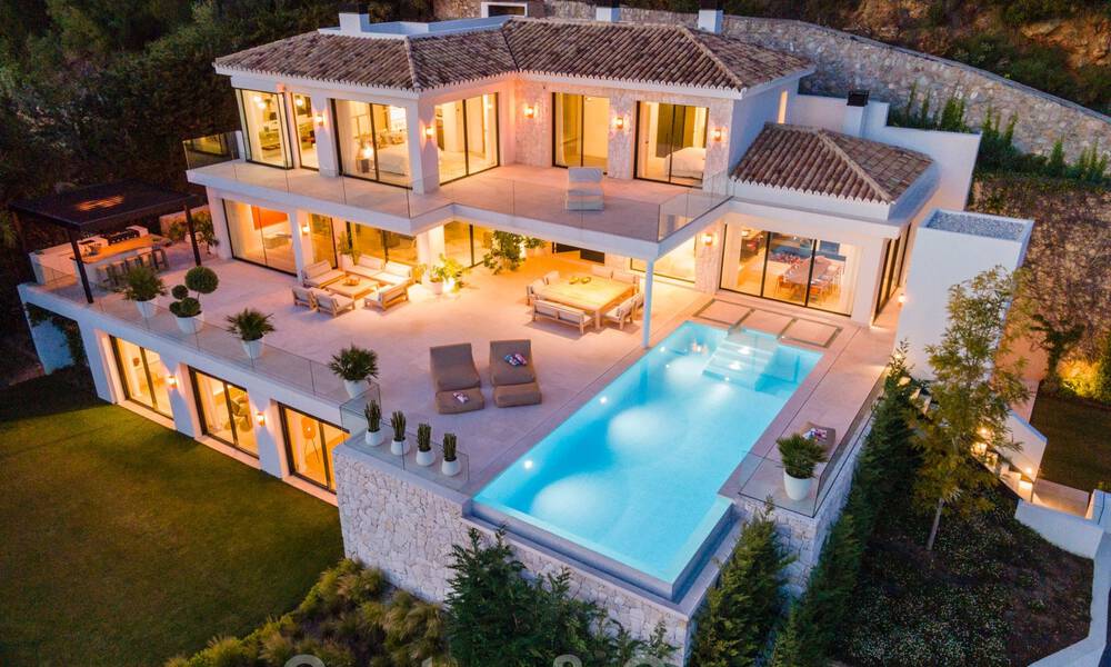 Villa moderno y de diseño mediterráneo en venta con vistas panorámicas al mar en La Cascada de Camojan, Milla de Oro, Marbella 34316