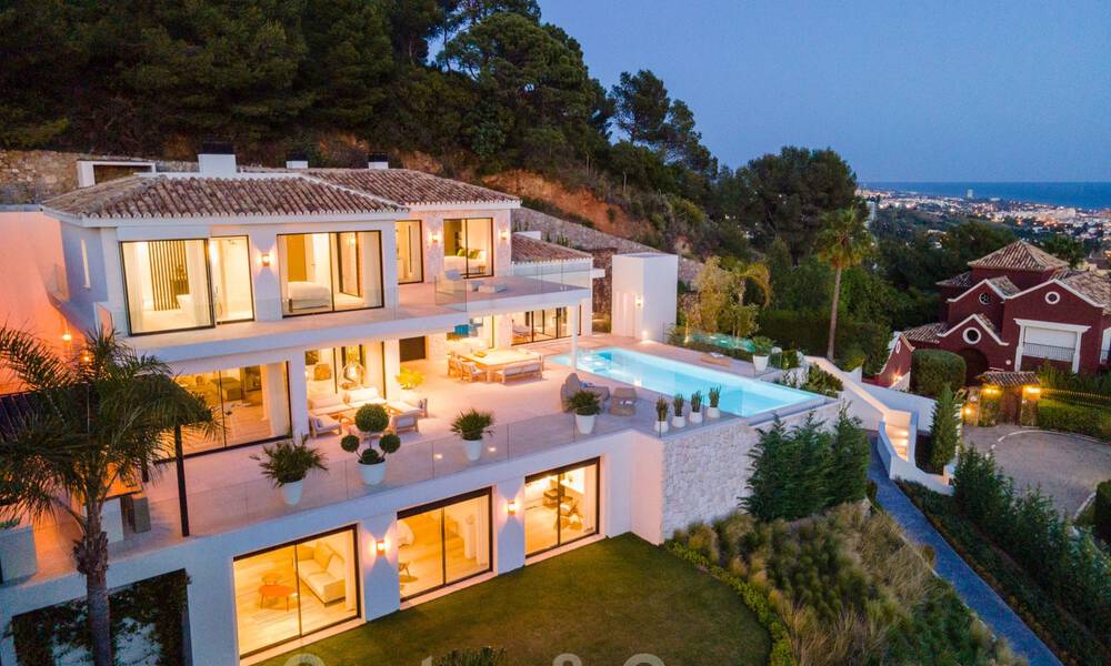 Villa moderno y de diseño mediterráneo en venta con vistas panorámicas al mar en La Cascada de Camojan, Milla de Oro, Marbella 34317