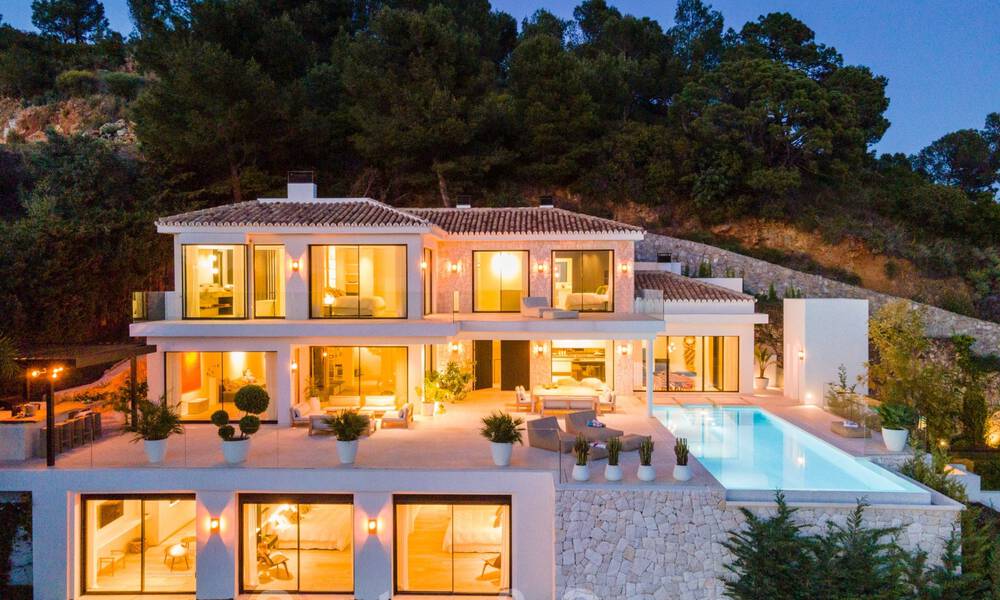 Villa moderno y de diseño mediterráneo en venta con vistas panorámicas al mar en La Cascada de Camojan, Milla de Oro, Marbella 34318