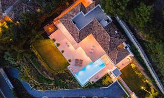Villa moderno y de diseño mediterráneo en venta con vistas panorámicas al mar en La Cascada de Camojan, Milla de Oro, Marbella 34319 