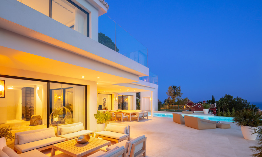 Villa moderno y de diseño mediterráneo en venta con vistas panorámicas al mar en La Cascada de Camojan, Milla de Oro, Marbella 34323