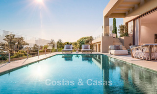 Villas modernas de nueva construcción en venta con vistas panorámicas al mar, en un complejo cerrado con casa club y comodidades en Marbella - Benahavis 63715 