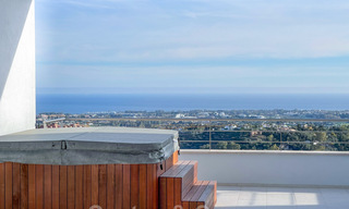 Villa exclusiva y de estilo moderno de alta tecnología con vistas panorámicas al mar en venta, en una prestigiosa urbanización en Benahavis - Marbella 34352 