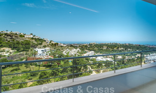 Villa exclusiva y de estilo moderno de alta tecnología con vistas panorámicas al mar en venta, en una prestigiosa urbanización en Benahavis - Marbella 34367 