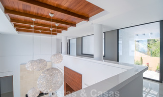 Villa exclusiva y de estilo moderno de alta tecnología con vistas panorámicas al mar en venta, en una prestigiosa urbanización en Benahavis - Marbella 34373 