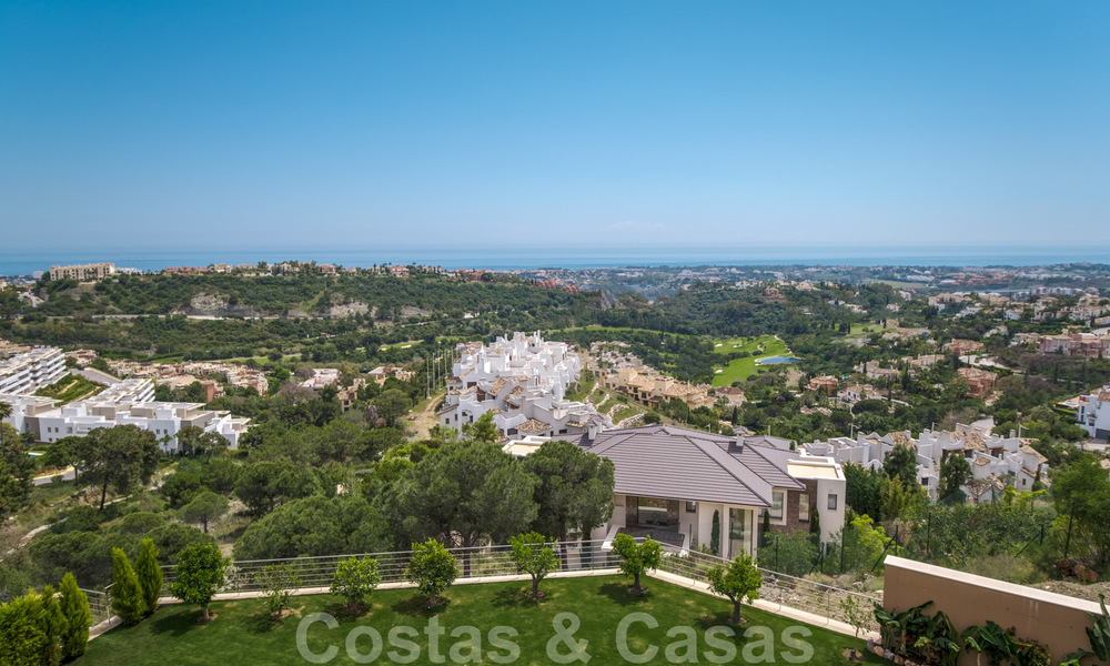 Villa exclusiva y de estilo moderno de alta tecnología con vistas panorámicas al mar en venta, en una prestigiosa urbanización en Benahavis - Marbella 34382