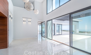 Villa exclusiva y de estilo moderno de alta tecnología con vistas panorámicas al mar en venta, en una prestigiosa urbanización en Benahavis - Marbella 34385 