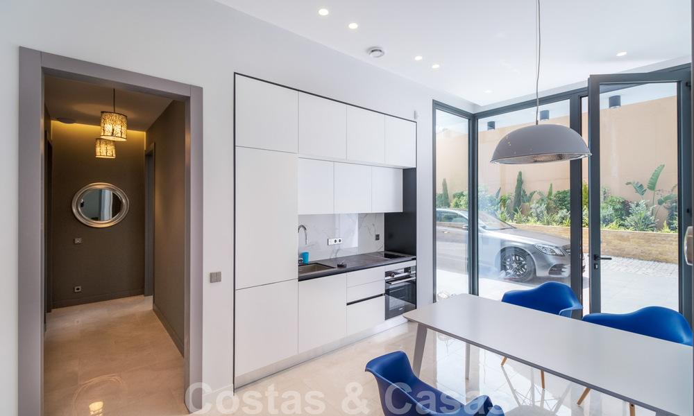Villa exclusiva y de estilo moderno de alta tecnología con vistas panorámicas al mar en venta, en una prestigiosa urbanización en Benahavis - Marbella 34386
