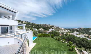 Villa exclusiva y de estilo moderno de alta tecnología con vistas panorámicas al mar en venta, en una prestigiosa urbanización en Benahavis - Marbella 34391 