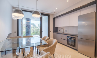 Villa exclusiva y de estilo moderno de alta tecnología con vistas panorámicas al mar en venta, en una prestigiosa urbanización en Benahavis - Marbella 34420 