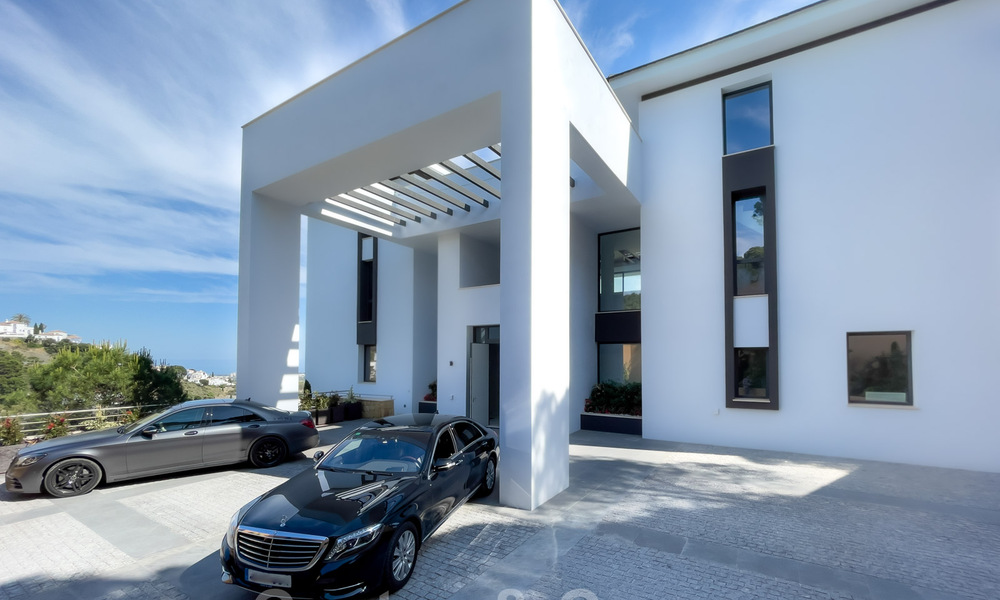 Villa exclusiva y de estilo moderno de alta tecnología con vistas panorámicas al mar en venta, en una prestigiosa urbanización en Benahavis - Marbella 34433