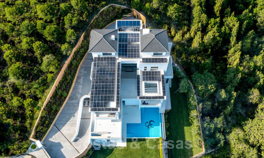 Villa exclusiva y de estilo moderno de alta tecnología con vistas panorámicas al mar en venta, en una prestigiosa urbanización en Benahavis - Marbella 34438