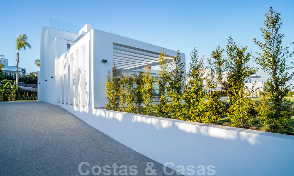 Lista para entrar a vivir, nueva villa moderna en venta en un resort de golf de cinco estrellas en Marbella - Benahavis 34468