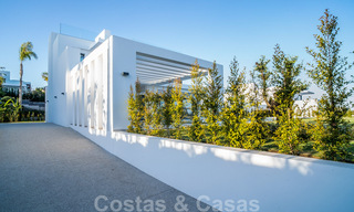 Lista para entrar a vivir, nueva villa moderna en venta en un resort de golf de cinco estrellas en Marbella - Benahavis 34468 