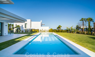 Lista para entrar a vivir, nueva villa moderna en venta en un resort de golf de cinco estrellas en Marbella - Benahavis 34471 