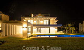 Lista para entrar a vivir, nueva villa moderna en venta en un resort de golf de cinco estrellas en Marbella - Benahavis 34478 
