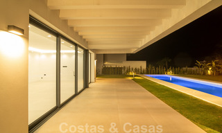 Lista para entrar a vivir, nueva villa moderna en venta en un resort de golf de cinco estrellas en Marbella - Benahavis 34481 