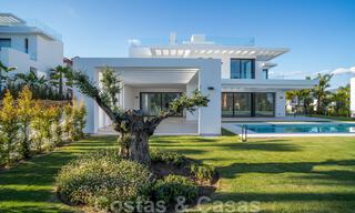 Lista para entrar a vivir, nueva villa moderna en venta en un resort de golf de cinco estrellas en Marbella - Benahavis 34483 