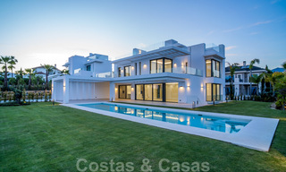 Lista para entrar a vivir, nueva villa moderna en venta en un resort de golf de cinco estrellas en Marbella - Benahavis 34489 